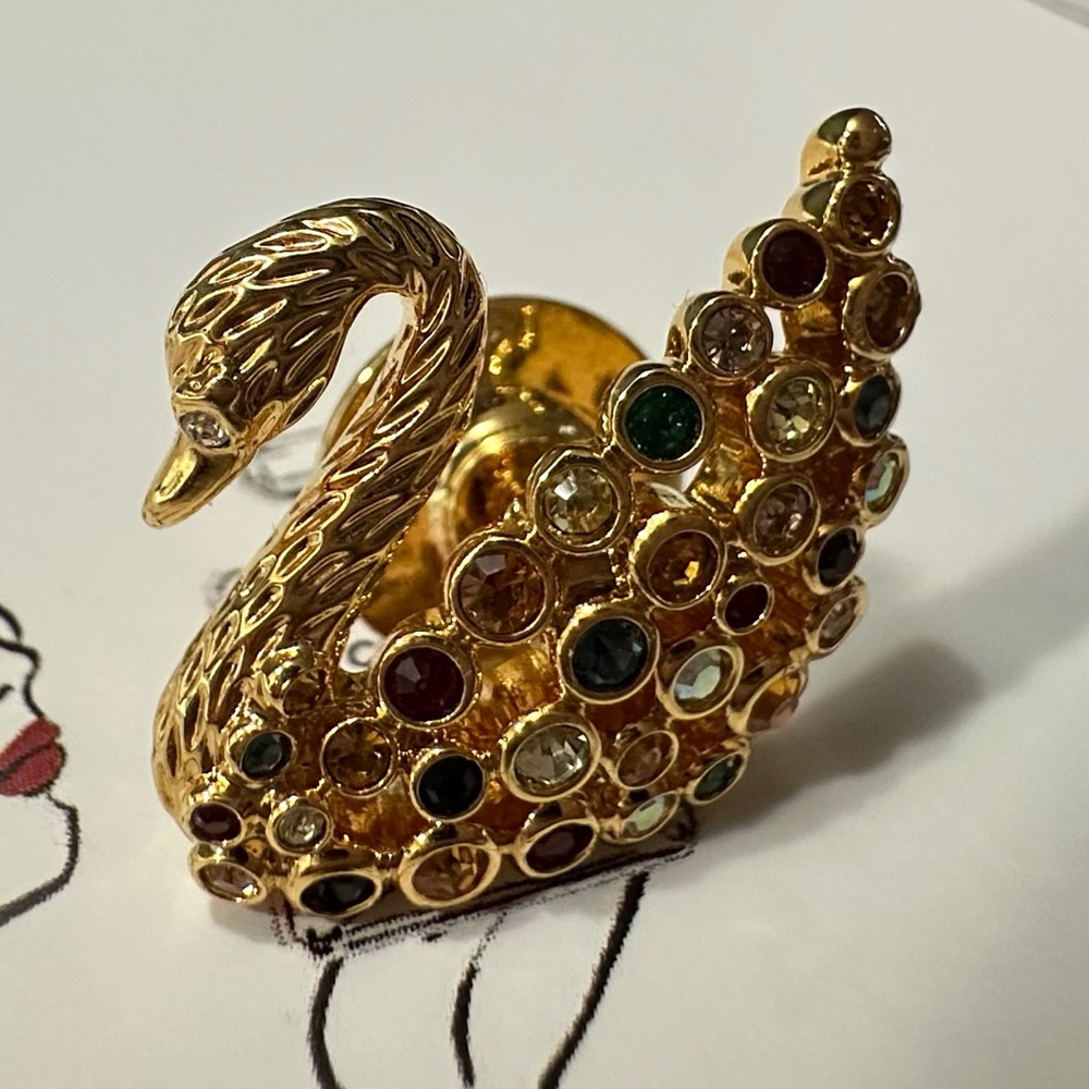 Vintage Gold-Tone Swan Brooch with Multicolour Rhinestones - Picture 9 of 9